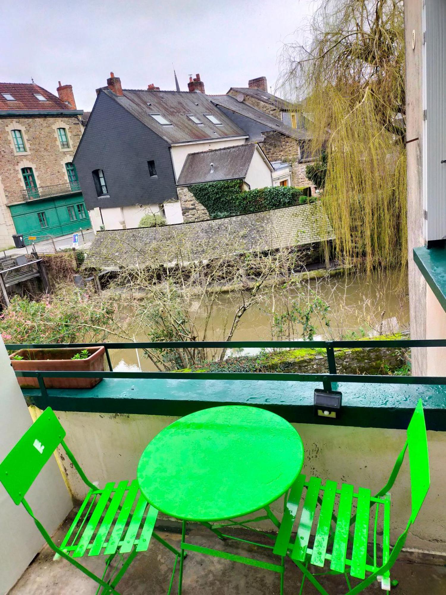 Studio En Rdc Avec Balcon Centre Vitre Exterior foto
